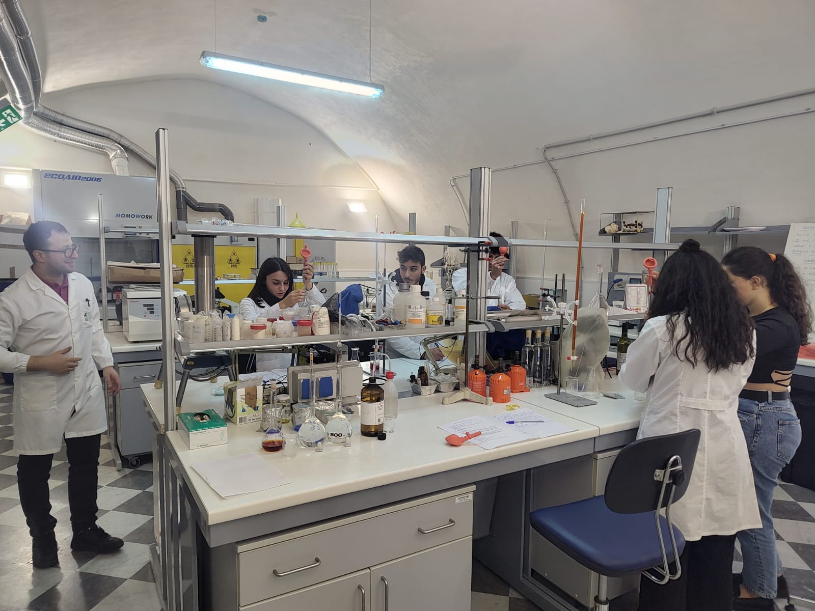 /amministrazione/politerritoriali/poloterritorialetrapani/.content/immagini/2024/Laboratorio_enologia/Laboratorio-enologia-4.jpeg