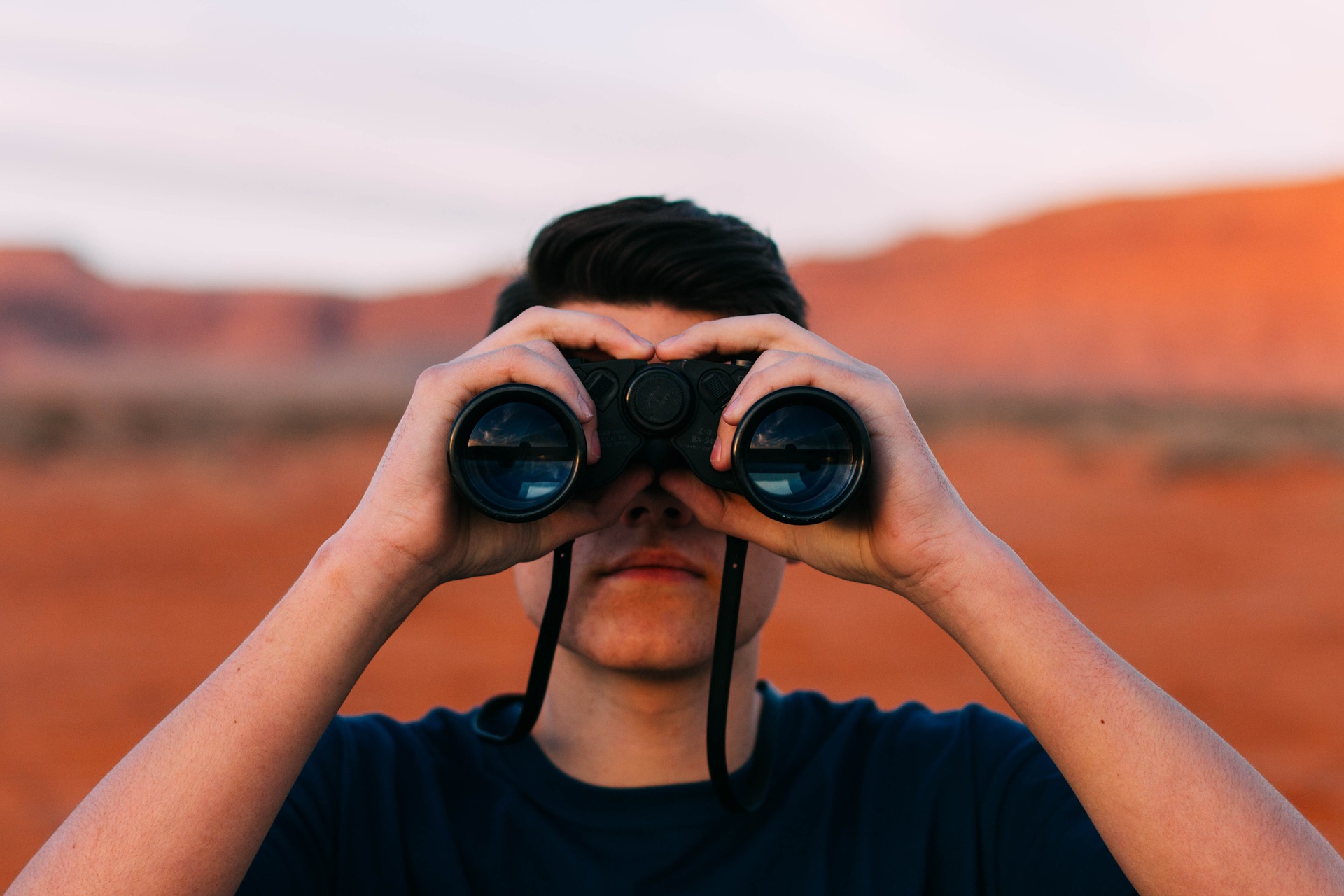 /privacy/.content/immagini/binoculars-1209011_1920.jpg?__scale=w:500,h:350,t:2